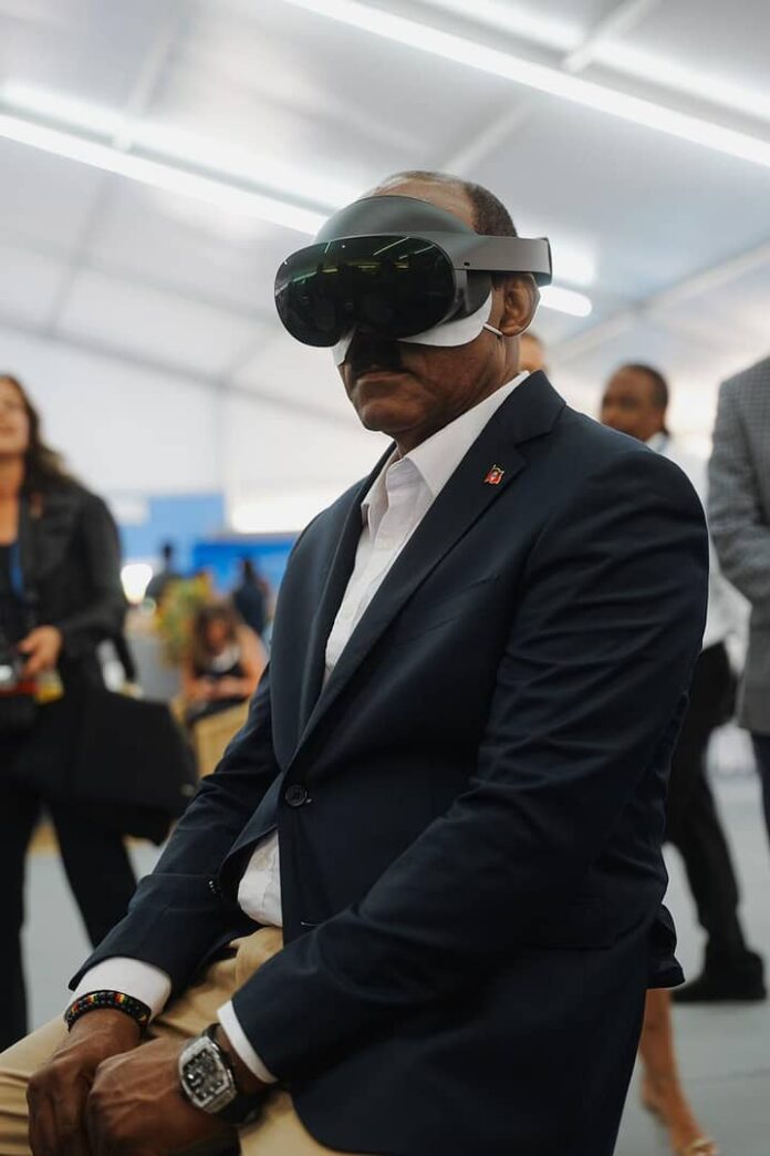 Prime-Minister-Gaston-Browne-experiences-VR-360°-Paradise-project.jpeg