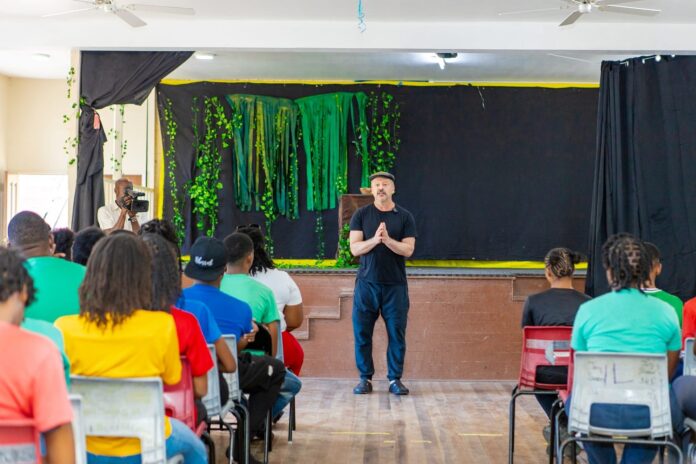 Gil-Bellows-visits-students-at-AGHS.jpg